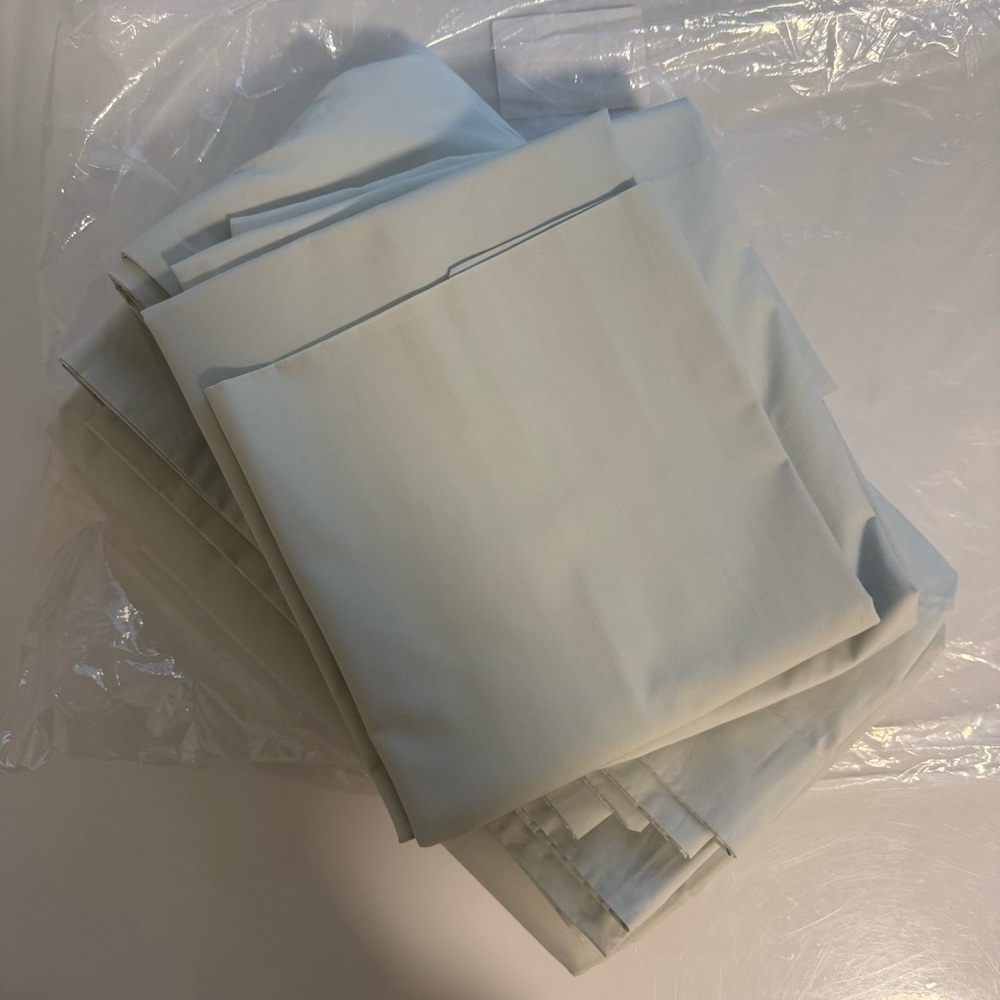 Quince Classic Organic Percale Duvet Cover Set - Picture 2 of 14